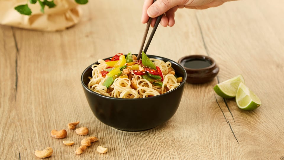 Noodles in bowl 